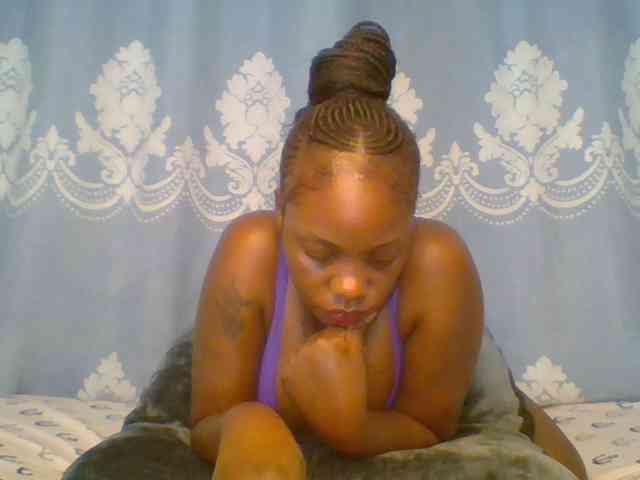 Prettydarksin webcam