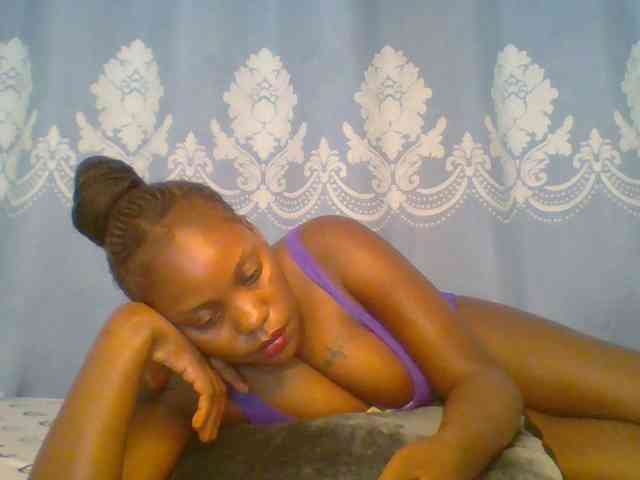 Prettydarksin webcam