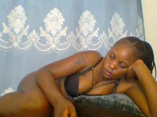 Prettydarksin webcam