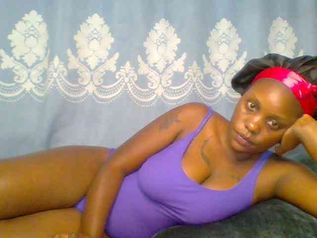 Prettydarksin webcam