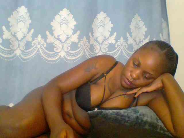 Prettydarksin webcam