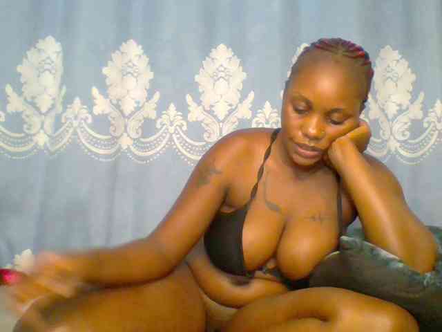 Prettydarksin webcam