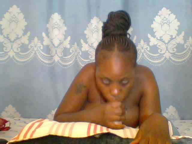 Prettydarksin webcam