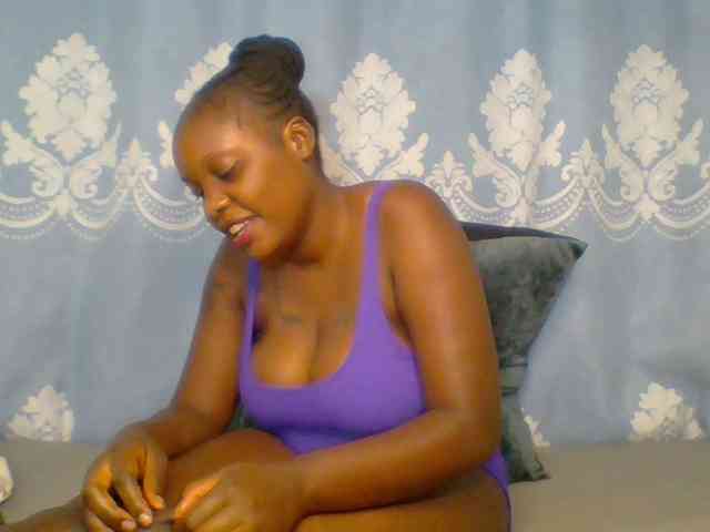 Prettydarksin webcam