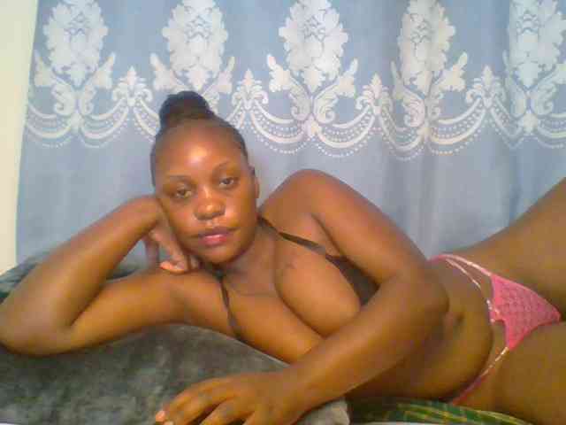 Prettydarksin webcam