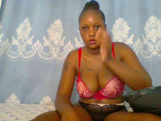 Prettydarksin webcam