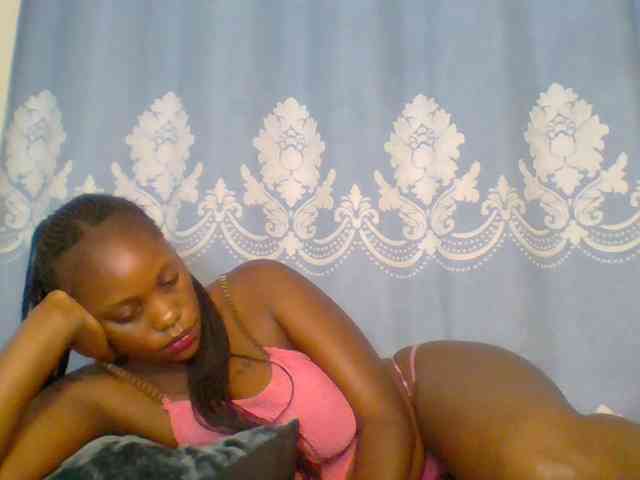 Prettydarksin webcam