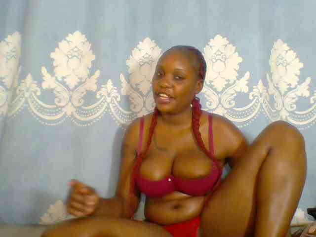 Prettydarksin webcam