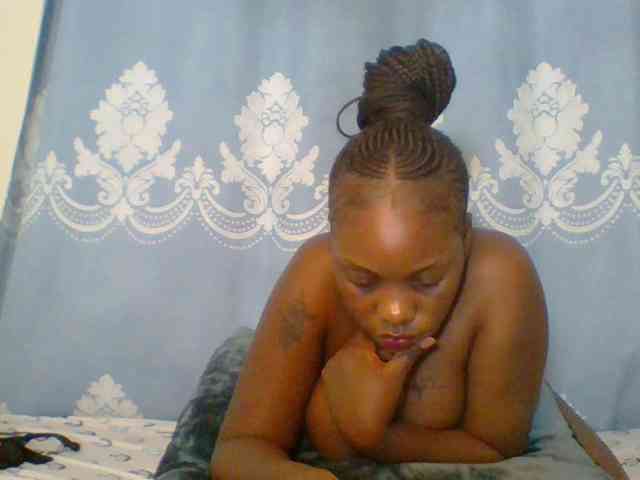 Prettydarksin webcam