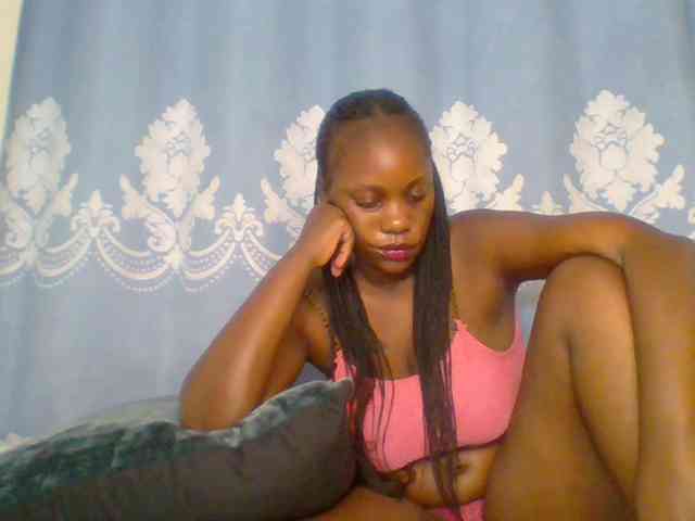 Prettydarksin webcam