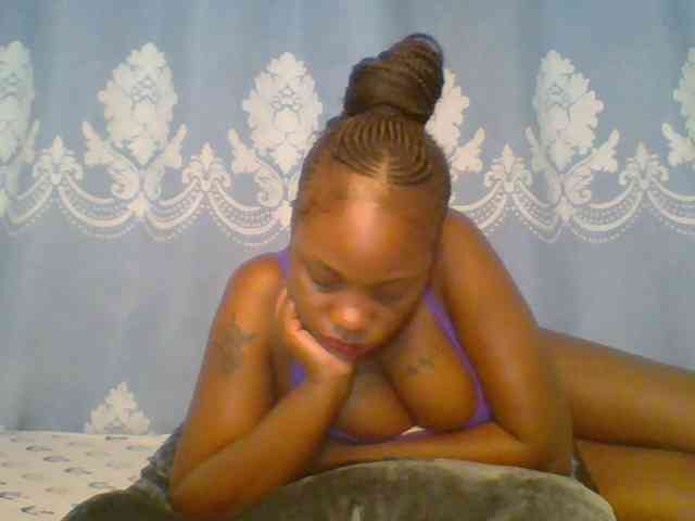 Prettydarksin webcam