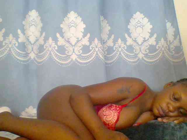 Prettydarksin webcam