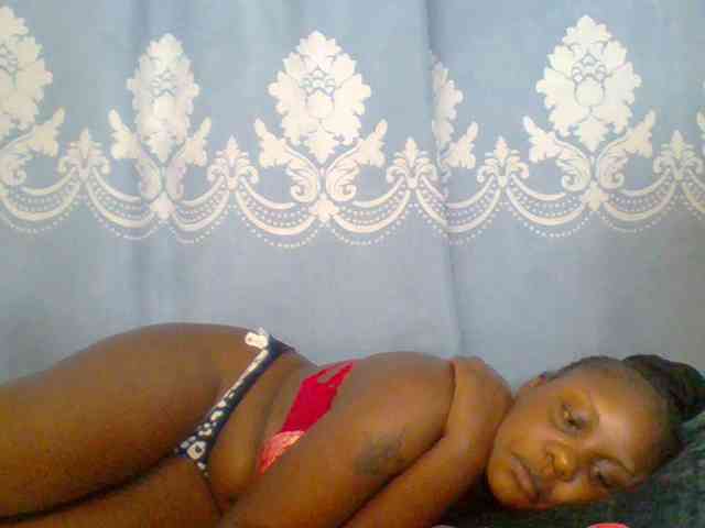 Prettydarksin webcam
