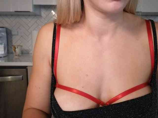 LunaBlondSexy webcam