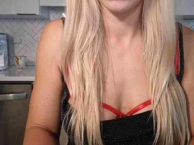 LunaBlondSexy webcam