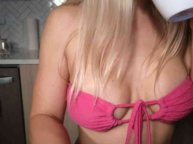 LunaBlondSexy webcam
