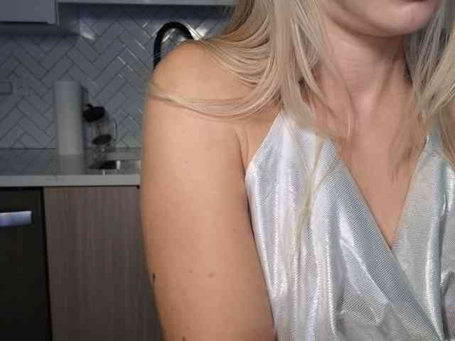 LunaBlondSexy webcam