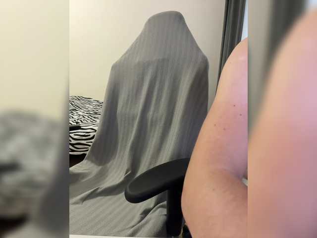 Entra en el chat con el modelo _M_O_L_O_K_O_ _M_O_L_O_K_O_