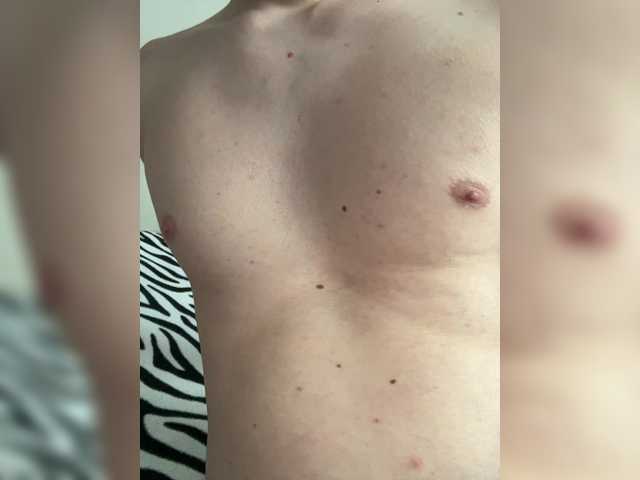 Entra en el chat con el modelo _M_O_L_O_K_O_ _M_O_L_O_K_O_