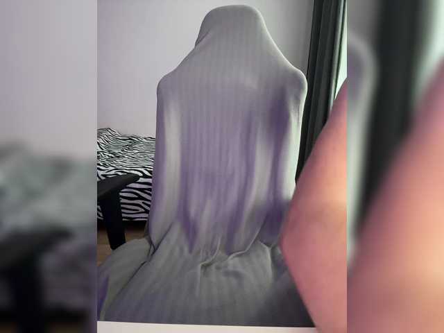 Entra en el chat con el modelo _M_O_L_O_K_O_ _M_O_L_O_K_O_