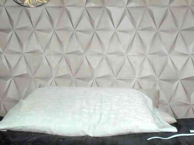 Mollys-Charm777 webcam
