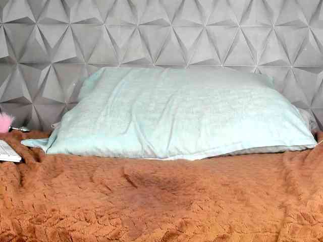 Mollys-Charm777 webcam
