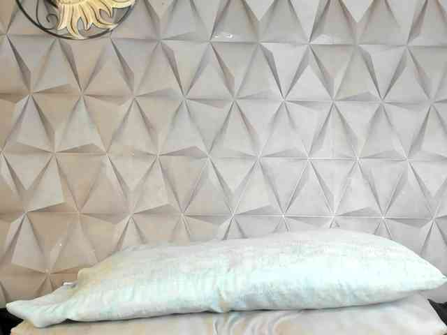 Mollys-Charm777 webcam