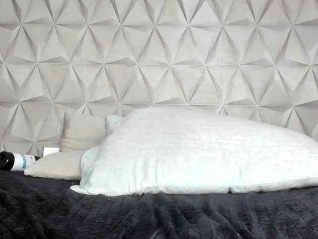 Mollys-Charm777 webcam