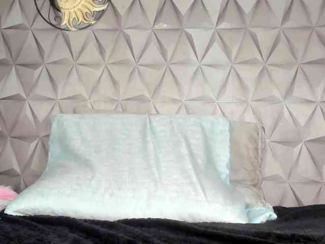 Mollys-Charm777 webcam