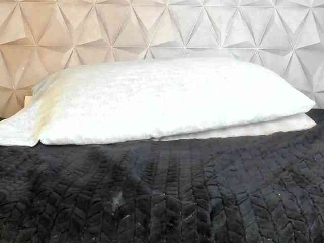 Mollys-Charm777 webcam