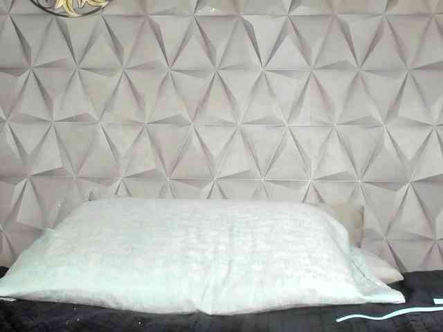 Mollys-Charm777 webcam