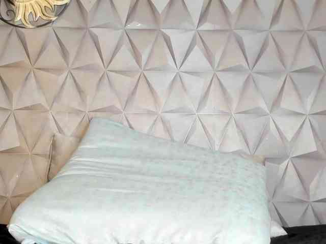 Mollys-Charm777 webcam