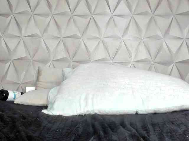 Mollys-Charm777 webcam