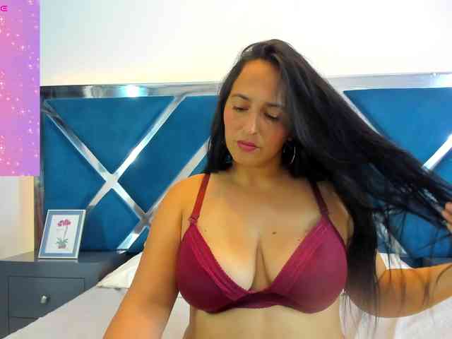 LucineArias webcam