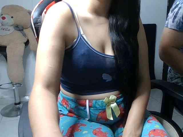 Emy23Jack23 webcam
