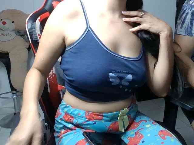 Emy23Jack23 webcam