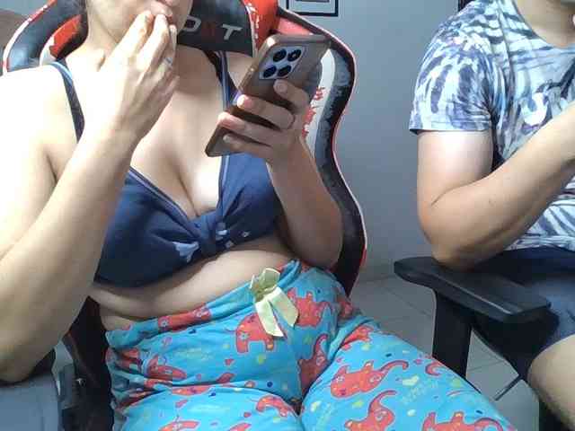 Emy23Jack23 webcam