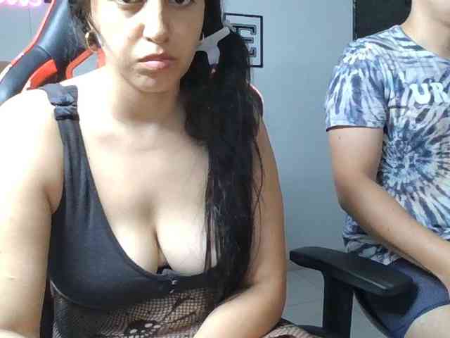 Emy23Jack23 webcam