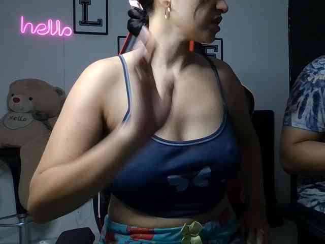 Emy23Jack23 webcam