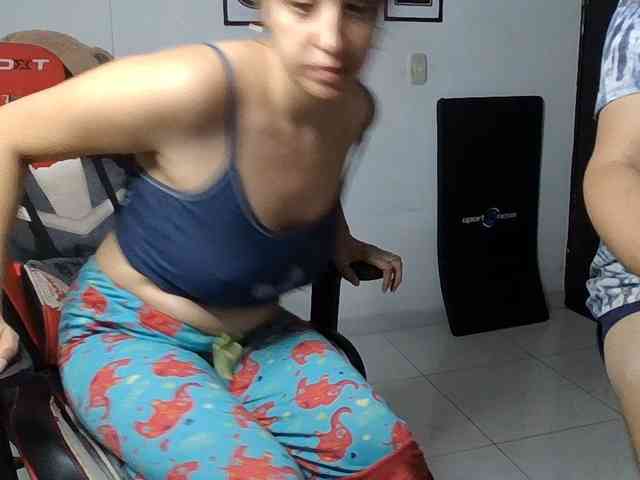 Emy23Jack23 webcam