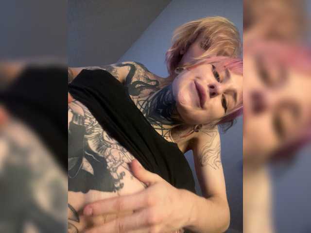 Entrez le videochat erotique avec le
modèle shnesyne shnesyne