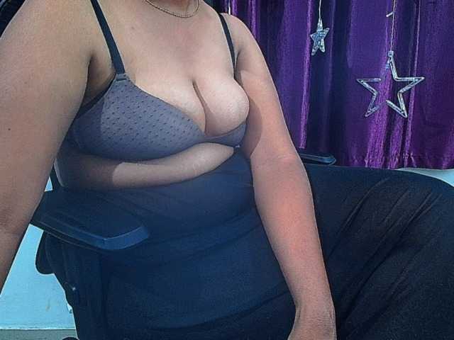 ShruthiIndian56 webcam