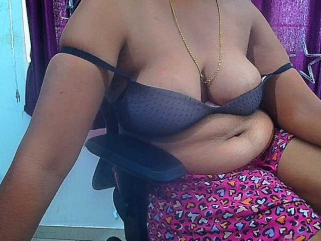 ShruthiIndian56 webcam