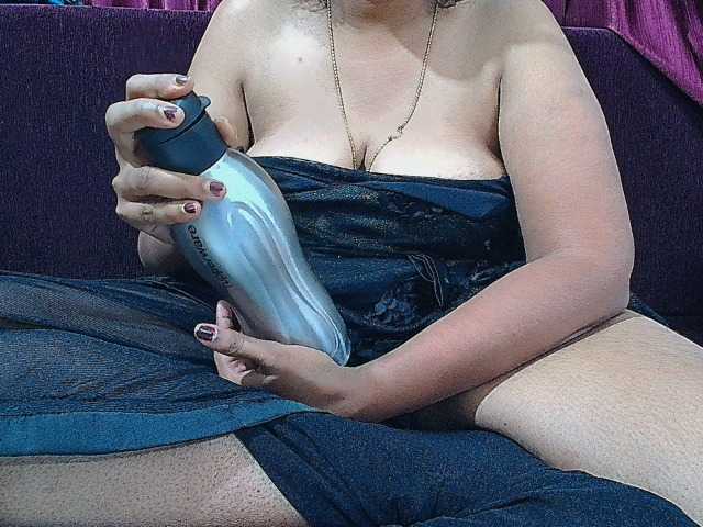 ShruthiIndian56 webcam