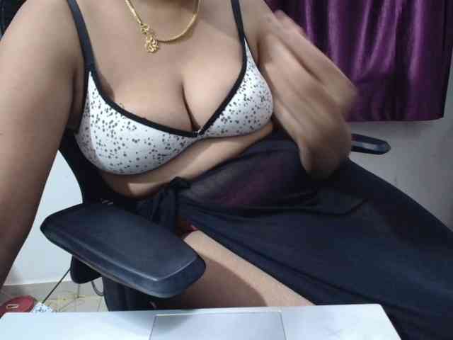ShruthiIndian56 webcam
