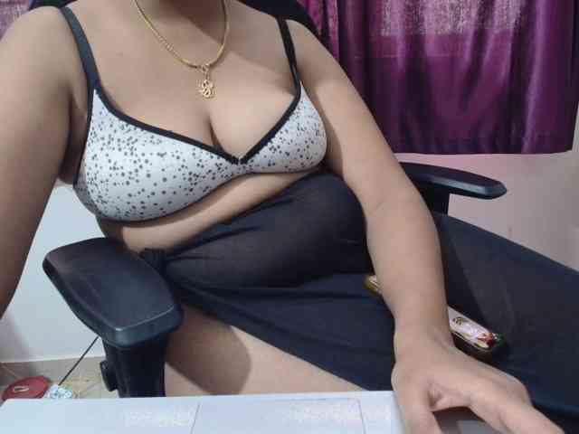 ShruthiIndian56 webcam