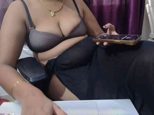 ShruthiIndian56 webcam