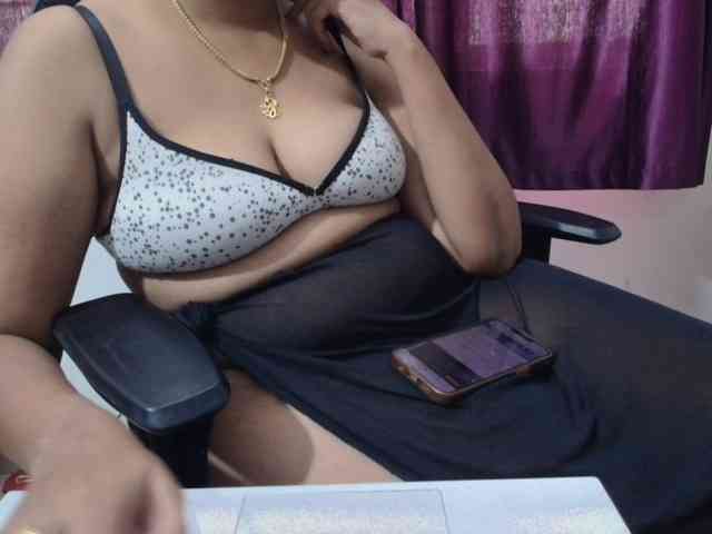 ShruthiIndian56 webcam