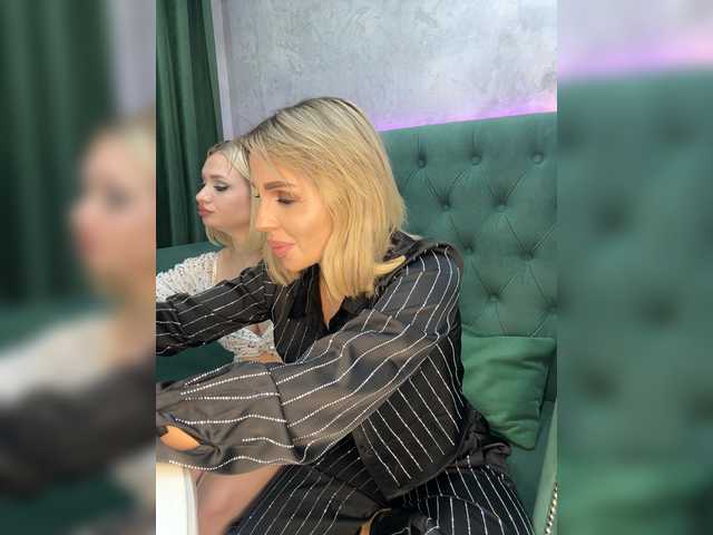 Gratis Live Sexcam mit Darina-Yana Darina-Yana