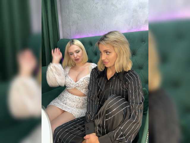 Gratis Live Sexcam mit Darina-Yana Darina-Yana